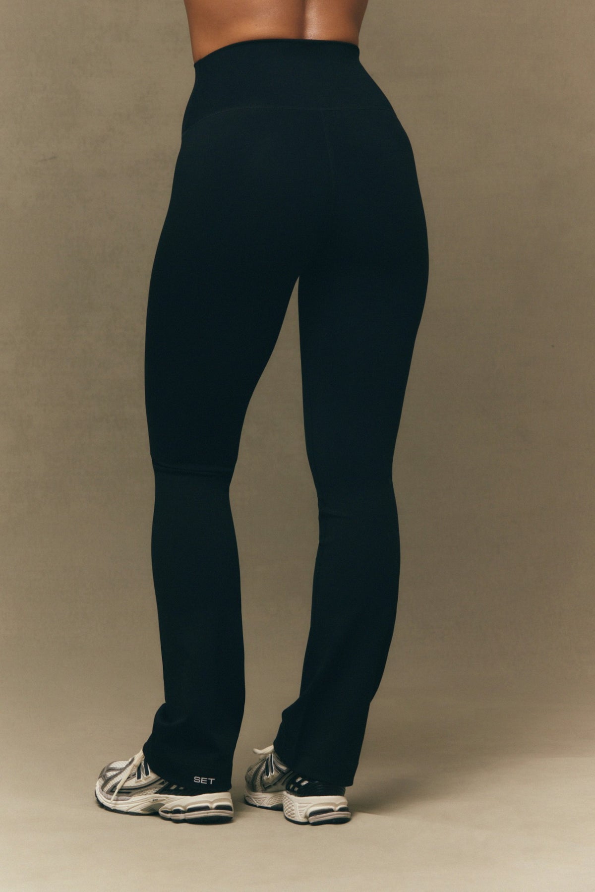 SPORTBODY® SPORTY STRAIGHT HIGH-RISE LEGGINGS - ONYX | SET ACTIVE